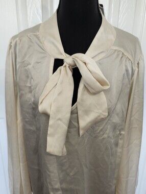 Torrid Size 1 Studio Bubble Satin Bow Tie Long Sleeve Blouse White